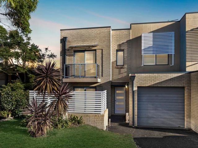 An Ocean View and Lifestyle Led Location This Stylish Duplex is a Winner