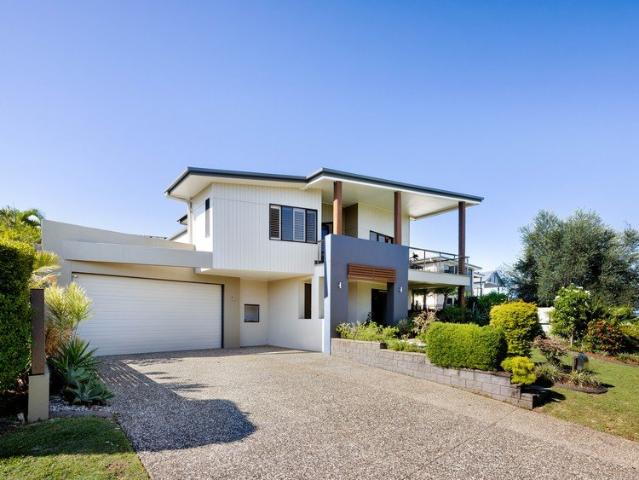 An Orchard Beach Architectural & Coastal Prestige Home of Distinction. Moreton Bay Views