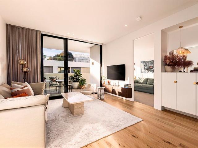 An Oversized Designer Sanctuary In The Landmark Eve, Sunny North East Corner Position