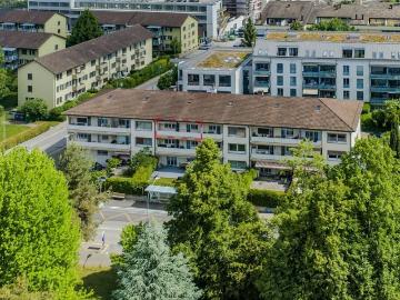 AN RUHIGER LAGE: 3 ZIMMER WOHNUNG MIT SONNIGEM BALKON
