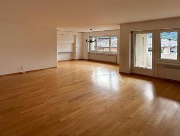 ANMAT Befristet Helle 5.5 Zimmer Wohnung mit Seeblick und sonnigem Balkon in Brunnen