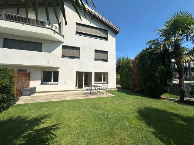 ANMAT Helle und moderne 2.5 Zimmer Wohnung mit Garten und Sitzplatz
