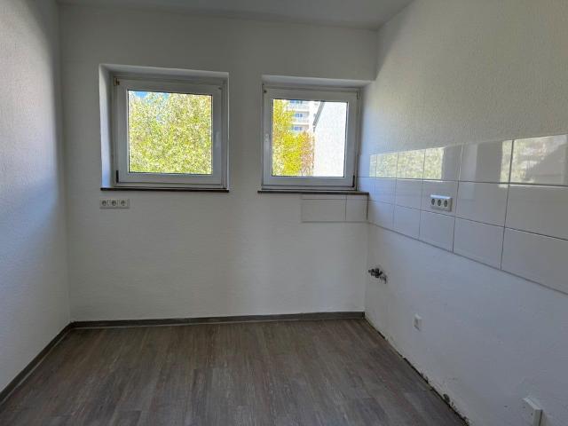 Anmietung 01.12.26 möglich ! Endlich Zuhause: günstige 4 Zimmer Wohnung