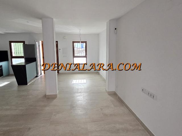 Annual rental in Dénia: newly renovated ground floor with a large private terrace