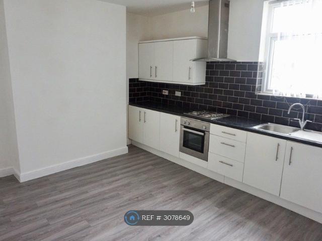 Ann Street West, Widnes WA8, 2 bed flat to rent, £775 pcm | PrimeLocation