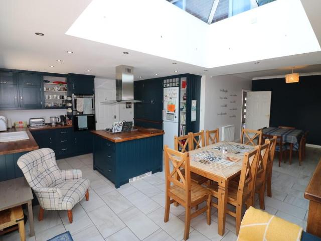 Annandale Road, Kirk Ella, Hull 5 bed semi detached house to rent £1,995 pcm £460 pw