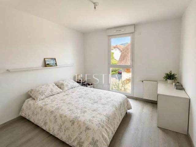 Annecy le Vieux – T2 lumineux avec grand balcon et garage fermé