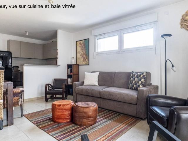 Annecy Pont Neuf/Thiou — 72 m², 2 bedrooms, terrace, closed basement garage, temporary furnished lease
