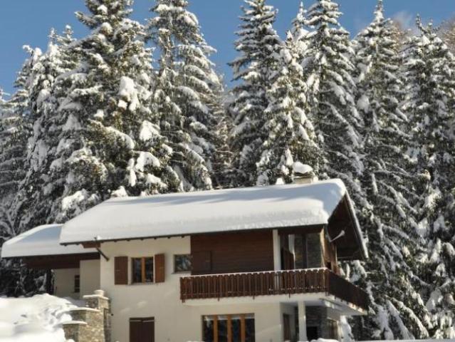 Année: Chalet non meublé à louer dans quartier résidentiel