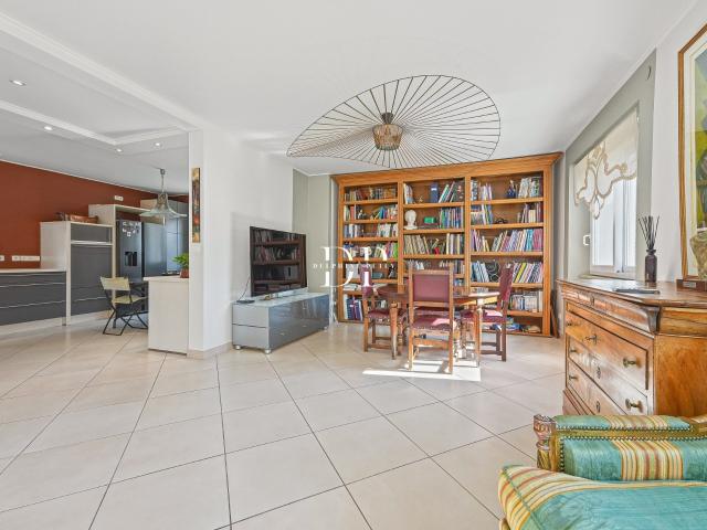 Annemasse, Maison de 287 m2 à vendre 7 pièces 74 Terrain d. 287m² Annemasse