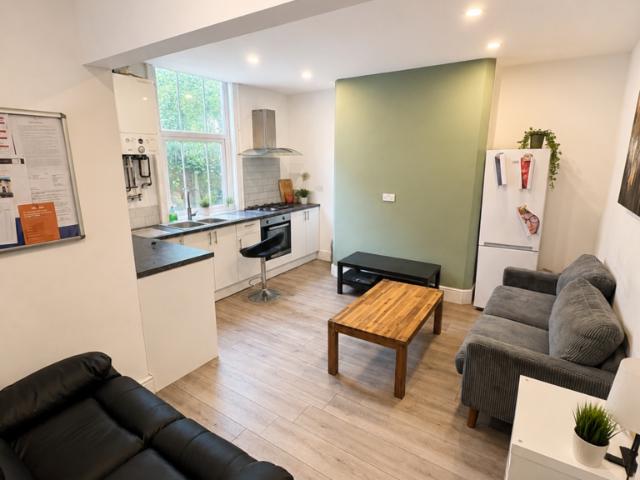 Annesley Grove, Nottingham NG1 4 bed flat to rent £630 pcm £145 pw