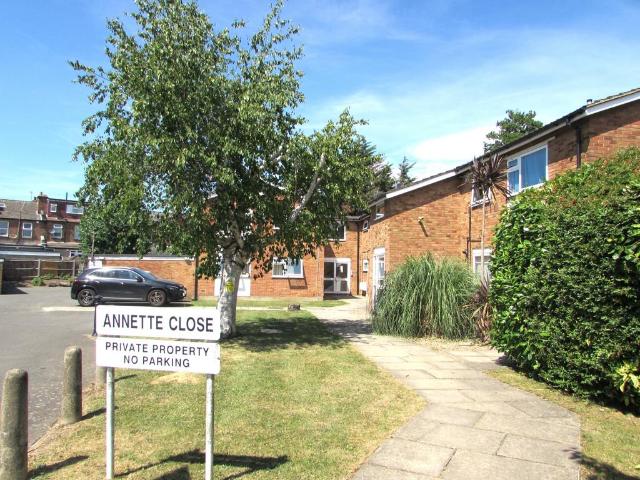 Annette Close, Harrow Wealdstone. 1 bed flat to rent £1,475 pcm £340 pw