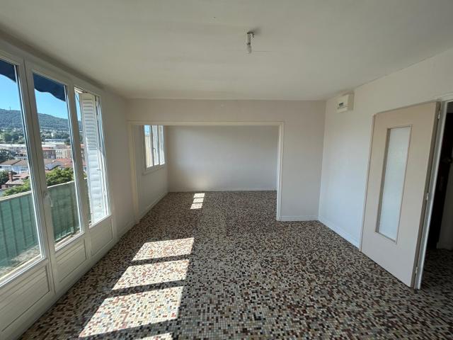 ANNONAY CENTRE T4 AVEC BALCON, PARC & GARAGE