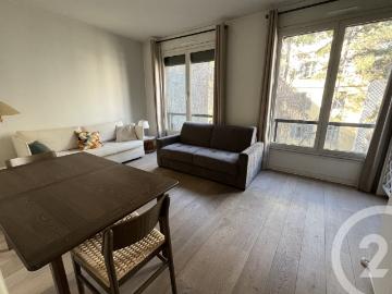 Appartement à louer à Rue Quinault Paris - Ascenseur