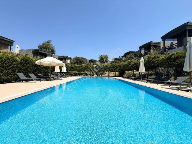 Anatolia Beach Residence'da, Denize Sıfır, Satılık 2+1 Daire
