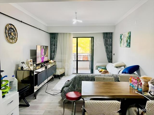 ANAYOLA YAKIN CAM BALKONLU MUTFAK DOLAPLI KOMBİLİ SATILIK 1+1
