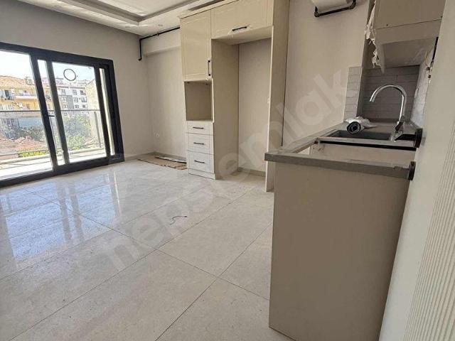 Ana cadde üzeri 3+1 dublex daire
