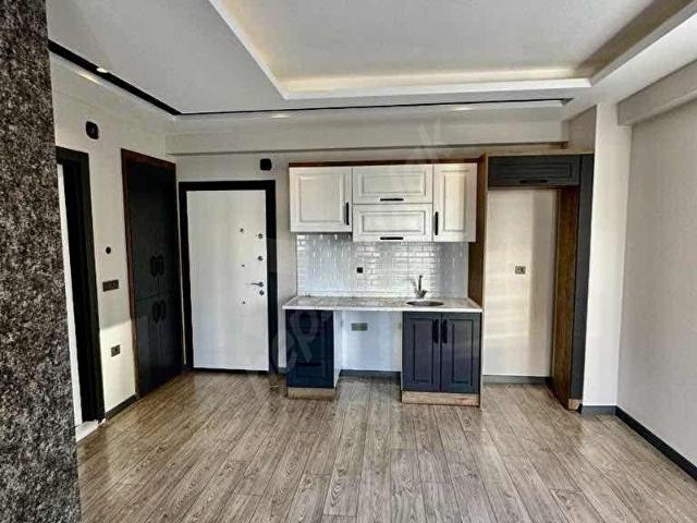 Ana CADDE ÜZERİ CADDE CEHPELİ SATILIK DAİRE
