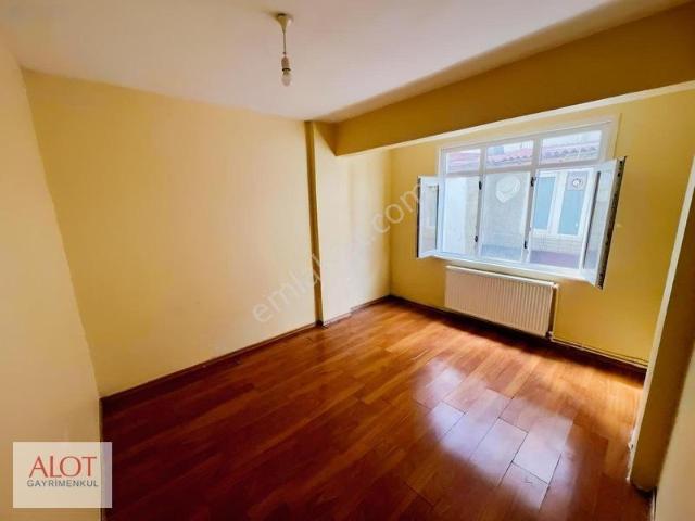 Ana Cadde Üzeri Kiralık Daire 2+1