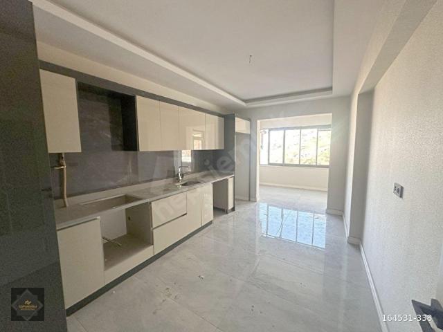 ANA CADDE ÜZERİNDE K.OTOPARKLI İSKANLI KOMBİLİ 2,5+1 FIRSATI. !