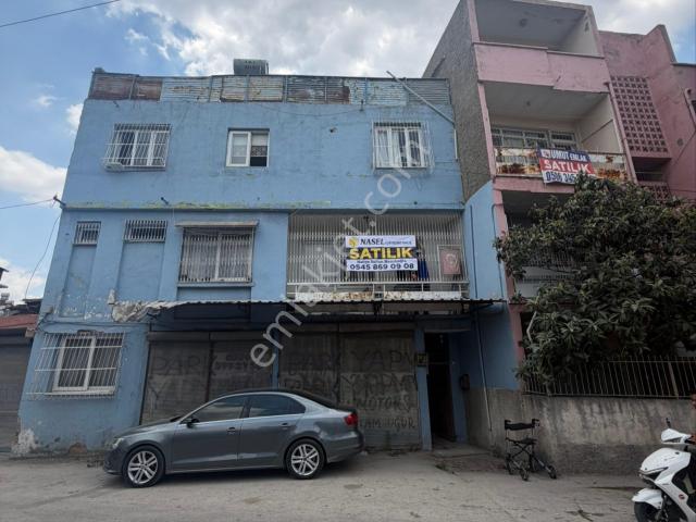 Ana Cadde Üzerinde Petek Pastanesi Sokağı