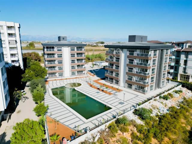 Ana Yola Ve Denize Yakın, Güvenlikli, Havuzlu Sitede Eşyalı 1+1