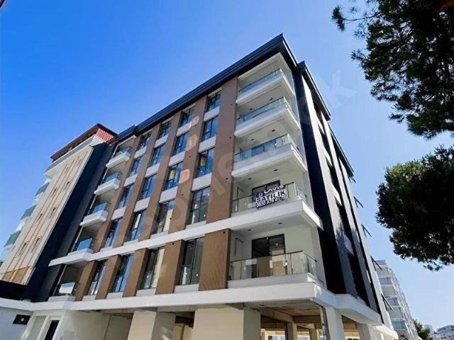 ANA YOLA CEPHE SAHİLE YÜRÜME MESAFESİ OFİS PROJELİ 1+1 DAİRE