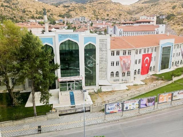 Anacadde Uzerı 3+1 Asansörlü Bakımlı Temız Daıre Kiraliktir