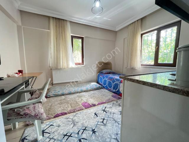 Anadolu Mahallesinde Aile Apartmanında Kiralık 1+0 Apart !