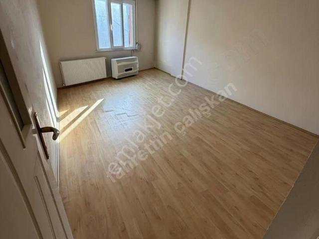 Anadolu Mahallesinde Kiralık 2+1 120 M2 Cadde Cephe 2 Balkonlu