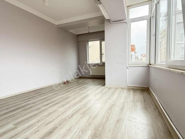 Anadolu Emlak'tan Atatürk troya Arası 70m² Ayrı Mutfak 9 Yaş 1+1