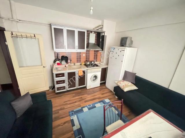 Anadolu Üniversitesi Eczacılık Fakültesi Yakını Ful Eşyalı Kombili 1+1 Temiz Daire