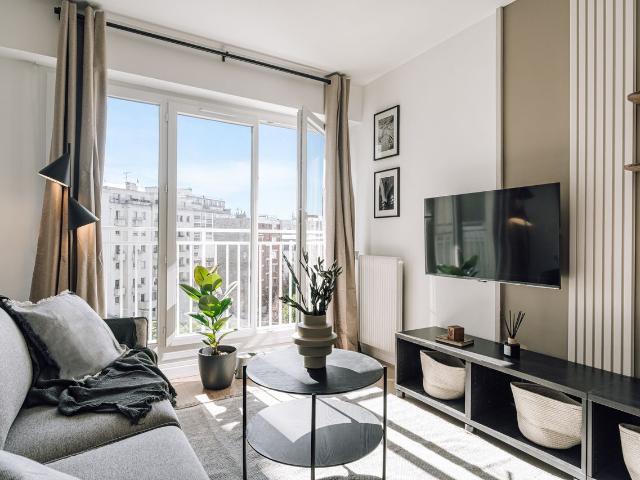Anadolu 1 room and balcony in Tour Eiffel, Paris Amsterdam Apartments for Rent