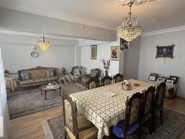 Anafartalar Caddesi Çarşı Merkezde 130 M2 3+1 Ara Kat Daire