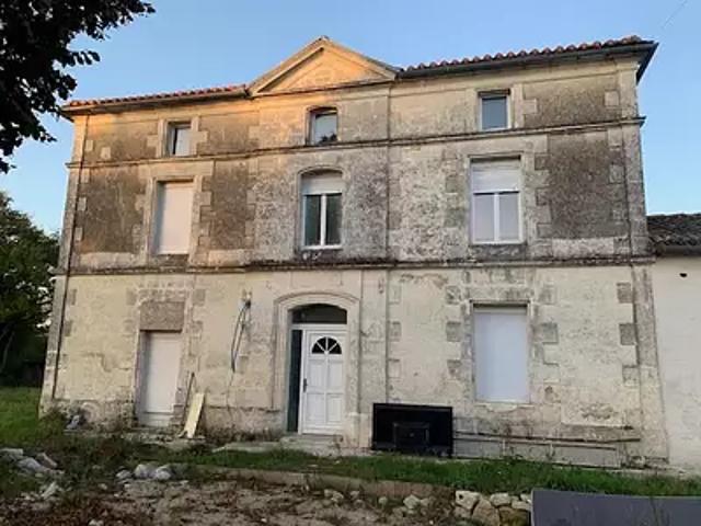 Anais 16560 Achat / Vente maison 8 pièces t8
