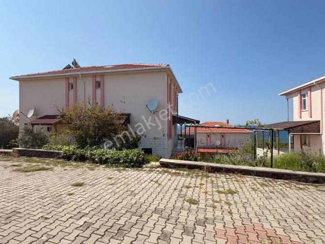 Çanakkale Akliman'da Deniz Manzaralı Site İçi Satılık Villa