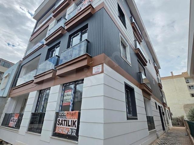 ÇANAKKALE ASFALTINA 40 METRE MESAFEDE SATILIK 1+1 DAİRE