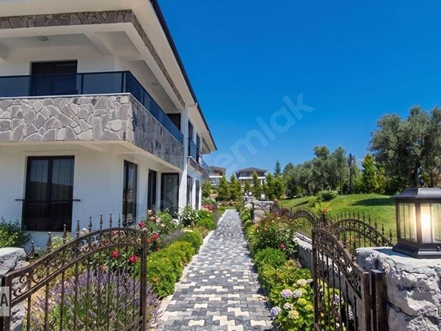 Çanakkale Ayvacık Merkezde 3 Katlı 190 m2 Satılık Villa