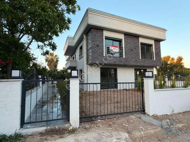 Çanakkale Dardanos’ta Boğaz Manzaralı Satılık 2+1 Villa