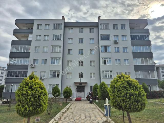 Çanakkale Esenler Site İçerisinde 3+1 Kapalı Mutfaklı Kiralık