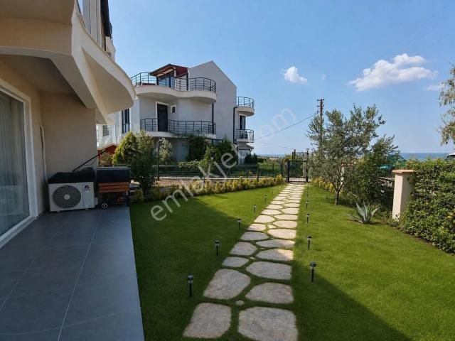 Çanakkale İntepe Havuzlu Site Boğaz Manzaralı Satılık 4+1 Villa