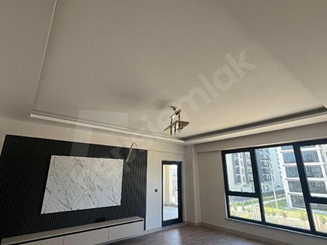ÇANAKKALE MERKEZ 60 METRELİK YOLA CEPHE KİRALIK ARAKAT 3+1 DAİRE