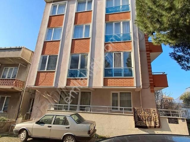 Çanakkale Merkez Barbaros'ta Ara Kat Ayrı Mutfak Satılık 3+1