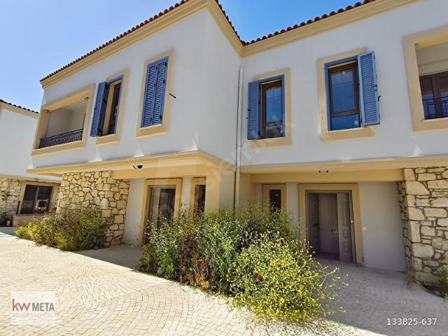 ÇANAKKALE MERKEZ ÇINARLI DENİZ MANZARALI SATILIK 5+1 VİLLA