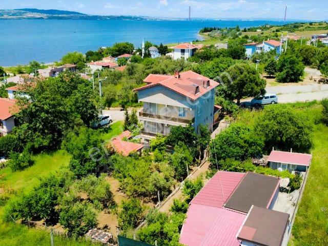 Çanakkale'de Boğaz Ve Köprü Manzaralı Müstakil Konut Ve Bahçesi