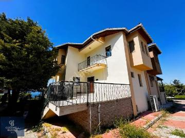 Çanakkale'de Doğa İçinde Full Boğaz Manzaralı Satılık 5+1 Villa