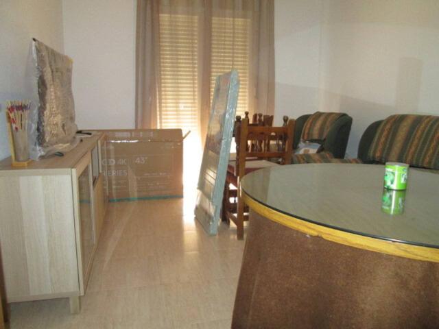 Ancha de Capuchinos chicas ideal estudiantes piso de 3 dormitorios