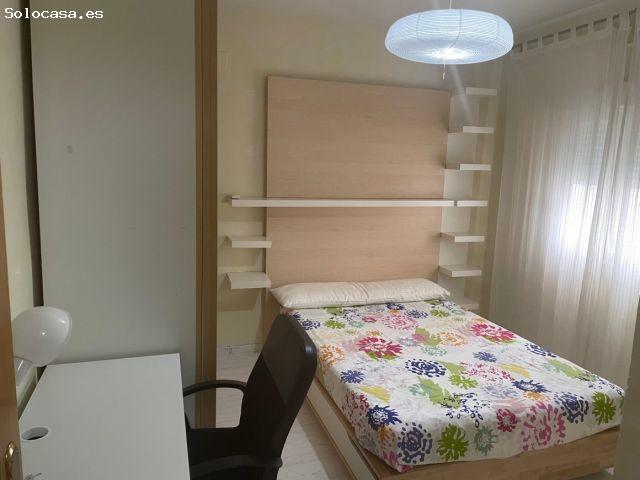 Ancha de Capuchinos. Fantástico piso amueblado con 3 dormitorios, salón, cocina y baño