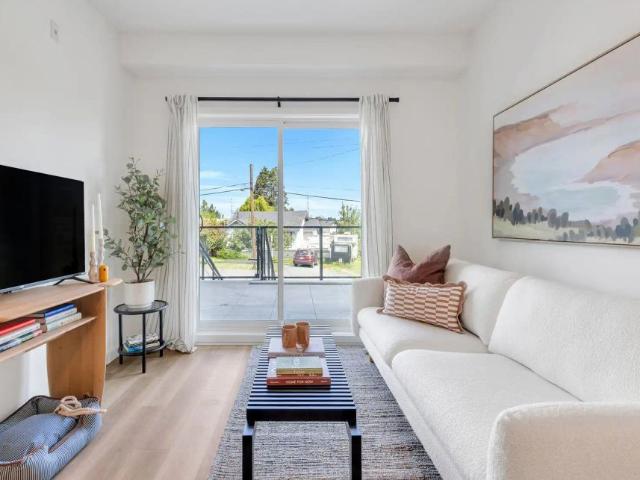 Anchor 829 Old Esquimalt Rd — 3 Bedroom