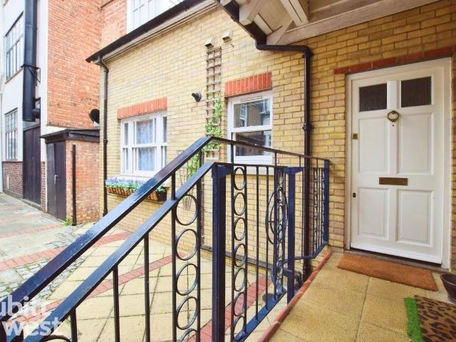 Anchor Court, Talbot Lane, Horsham RH12, 3 bed flat to rent, £1,650 pcm | PrimeLocation